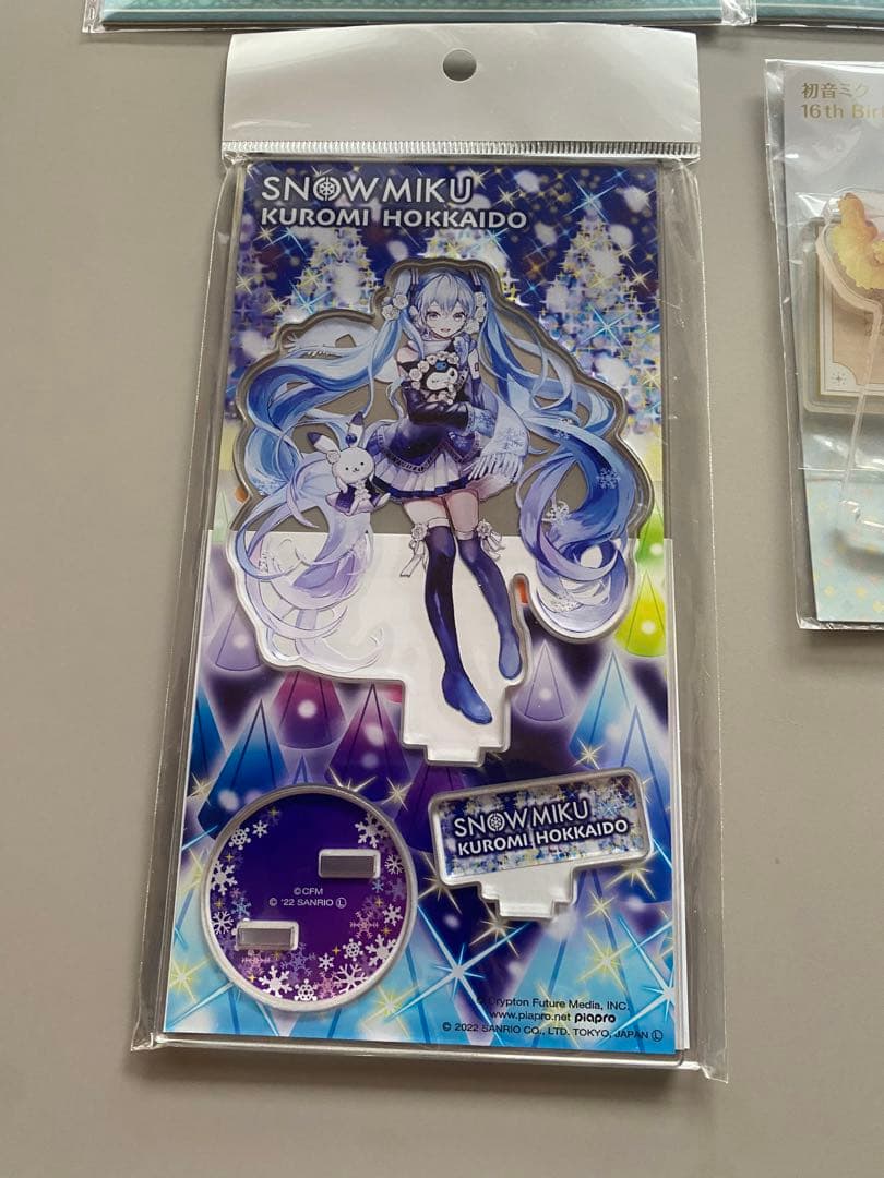 初音ミク 鏡音リン アクリルスタンドセット 7点　缶バッジ付き