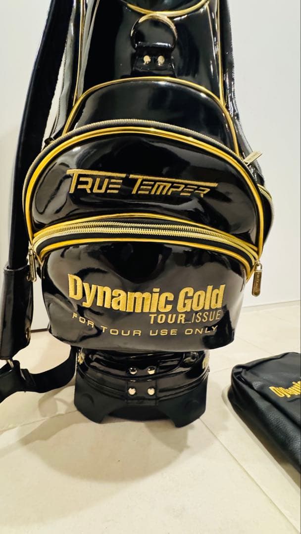 DynamicGoldツアーイシュー キャディバッグ に2種類のヘッドカバー付❗️