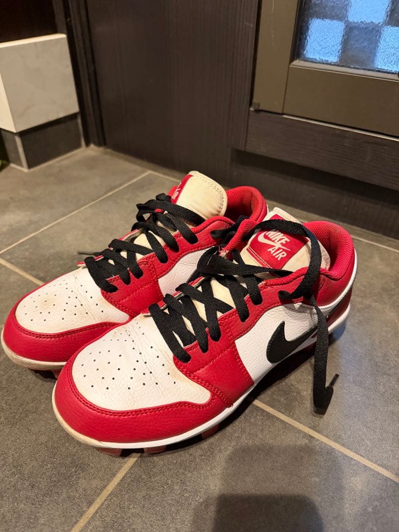 Nike Air 赤白スパイクシューズ　jordan