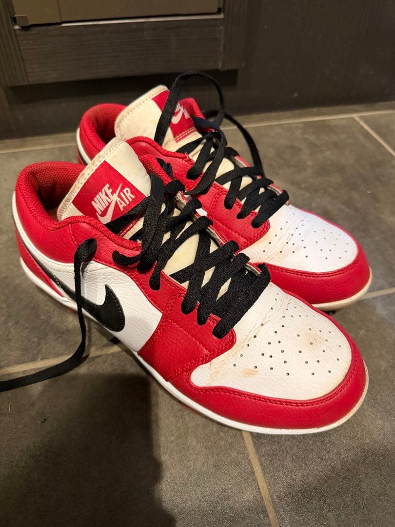 Nike Air 赤白スパイクシューズ　jordan