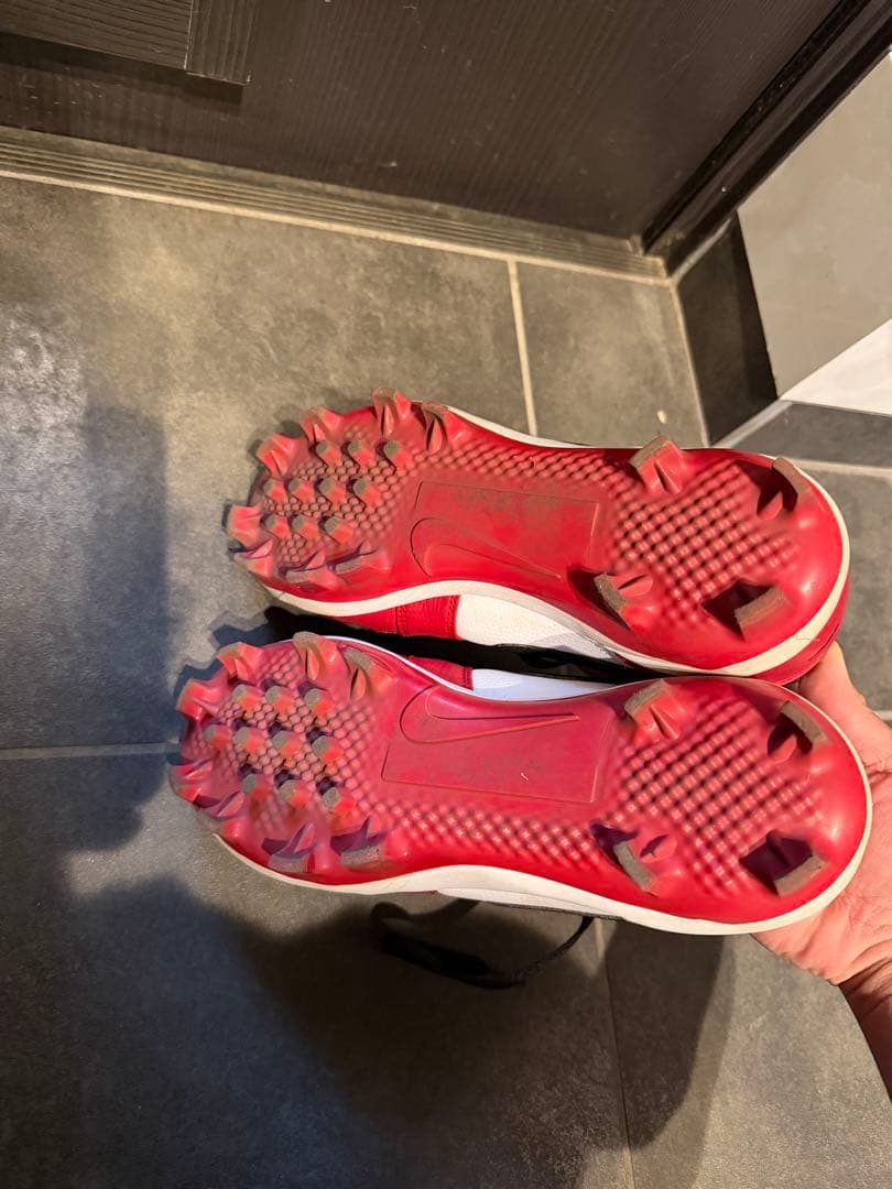 Nike Air 赤白スパイクシューズ　jordan