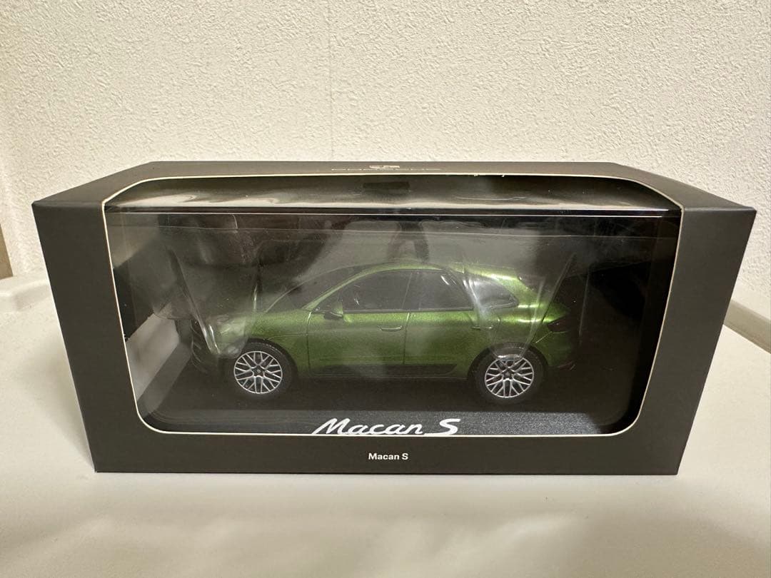 ポルシェ ミニチャンプス ポルシェ マカンS Macans 1/43
