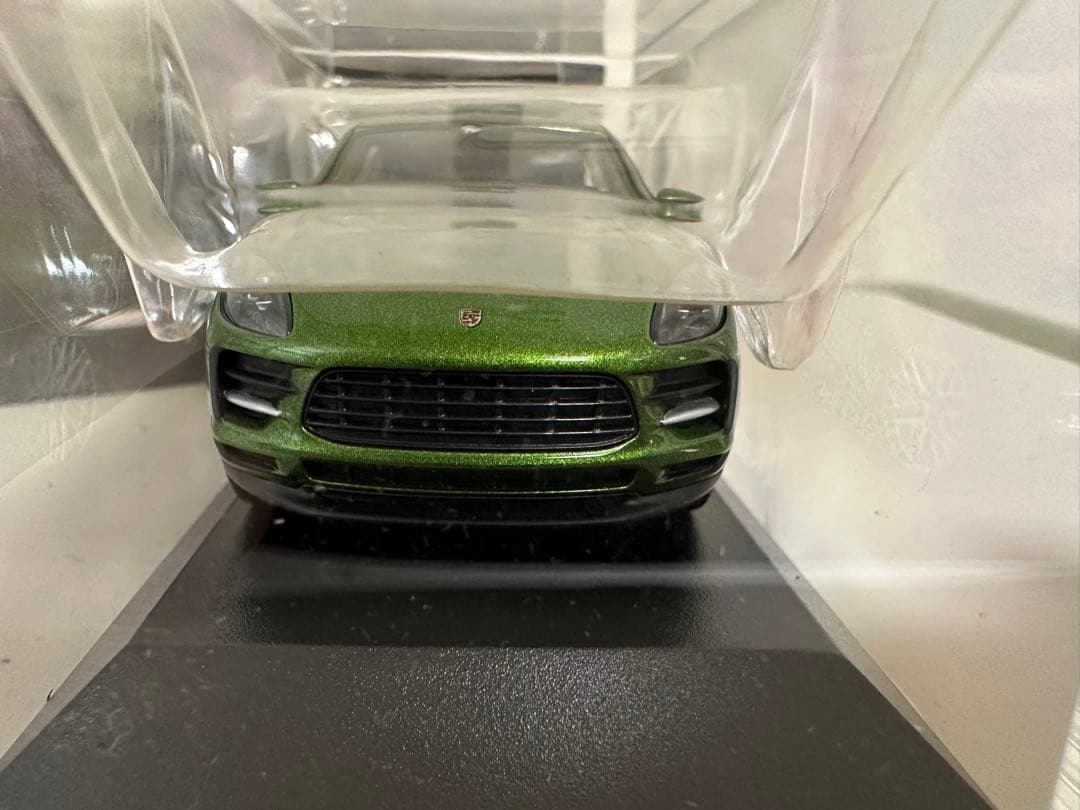 ポルシェ ミニチャンプス ポルシェ マカンS Macans 1/43