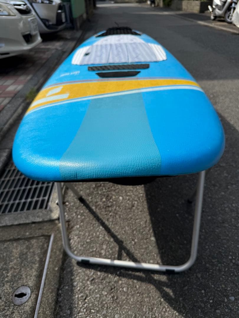 TAHE7’6″EASY SURFINGスタンド とアルメリック5フィン付き
