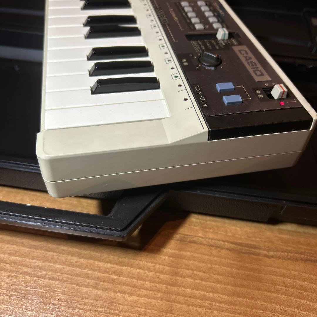 カシオ　シンセサイザー　キーボード CASIO Casiotone MT-70