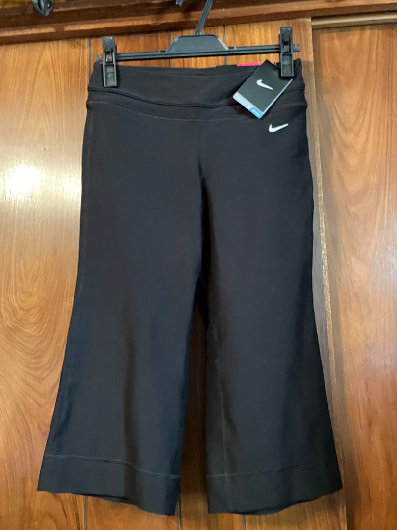 ナイキ　新品未使用　レギンス　ヨガ　黒　日本セット　海外購入