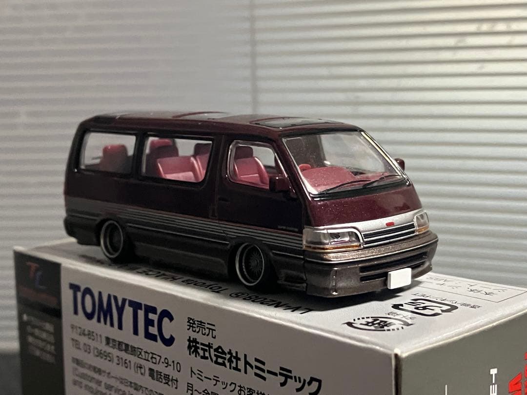 トミカリミテッド　トヨタ　ハイエース　改造