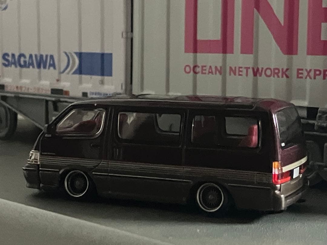 トミカリミテッド　トヨタ　ハイエース　改造