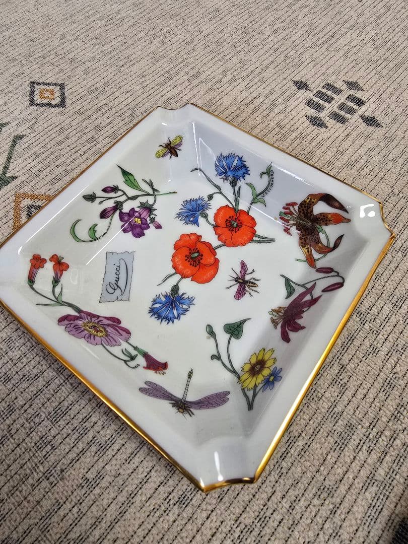 GUCCI グッチ 灰皿 アッシュトレイ ロゴ入り 陶器製 インテリア 中古