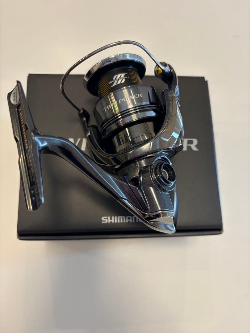新品24年シマノ　ツインパワーC3000XGスピニングリール