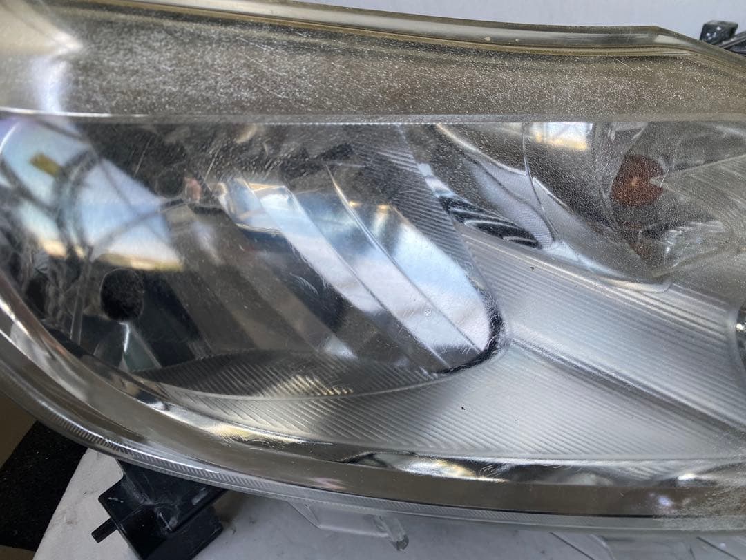 日産 ノート E12 前期 純正ヘッドライト左右セットになります。