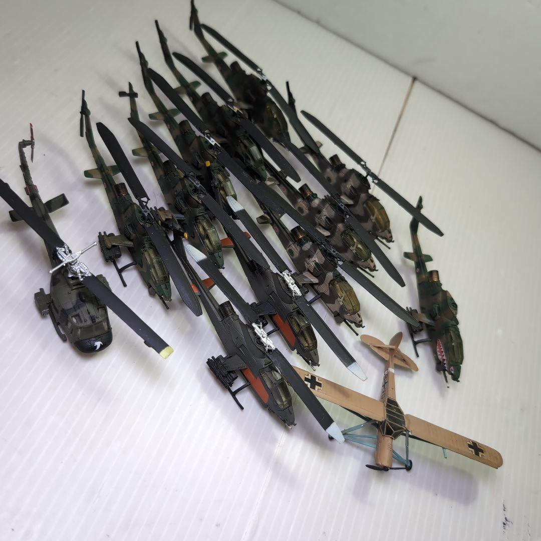ワールドタンクミュージアム　迷彩色の軍用ヘリコプターまとめ売り13台