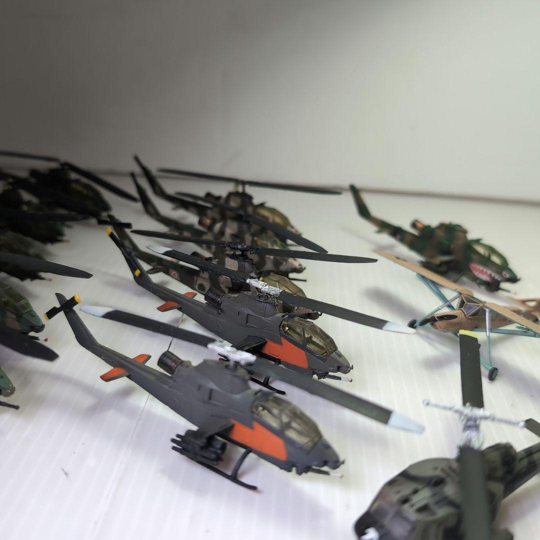 ワールドタンクミュージアム　迷彩色の軍用ヘリコプターまとめ売り13台