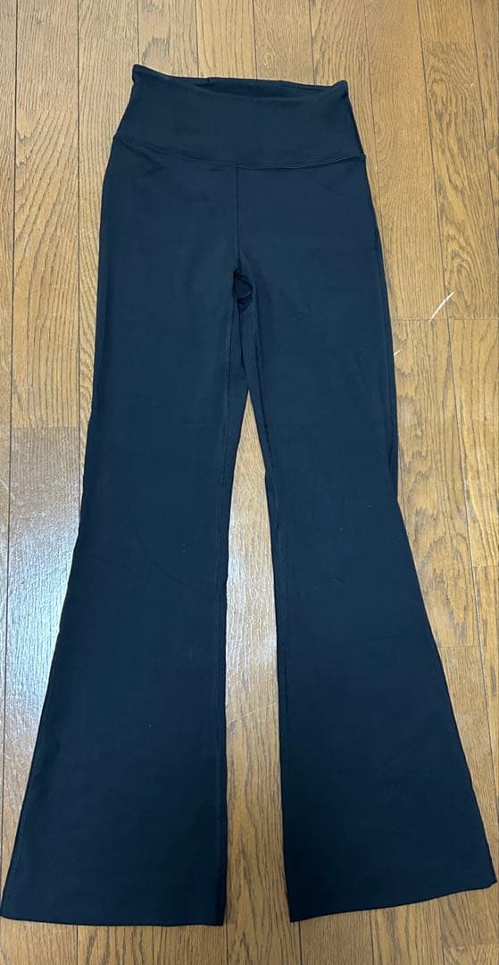 lululemon Groove スーパーハイライズフレアパンツ