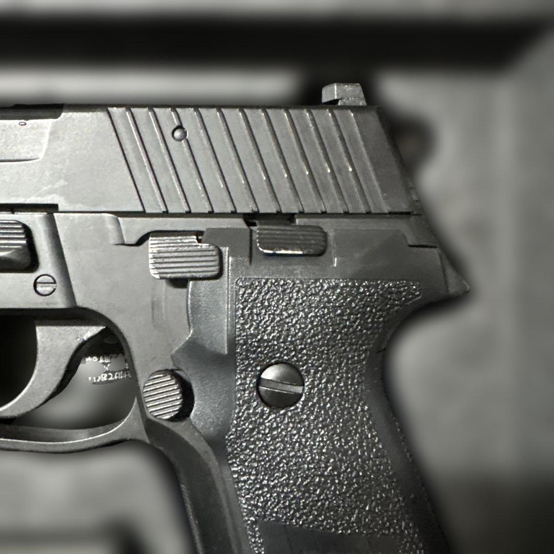 SIG SAUER P226 RAIL ガスガン マガジン付き