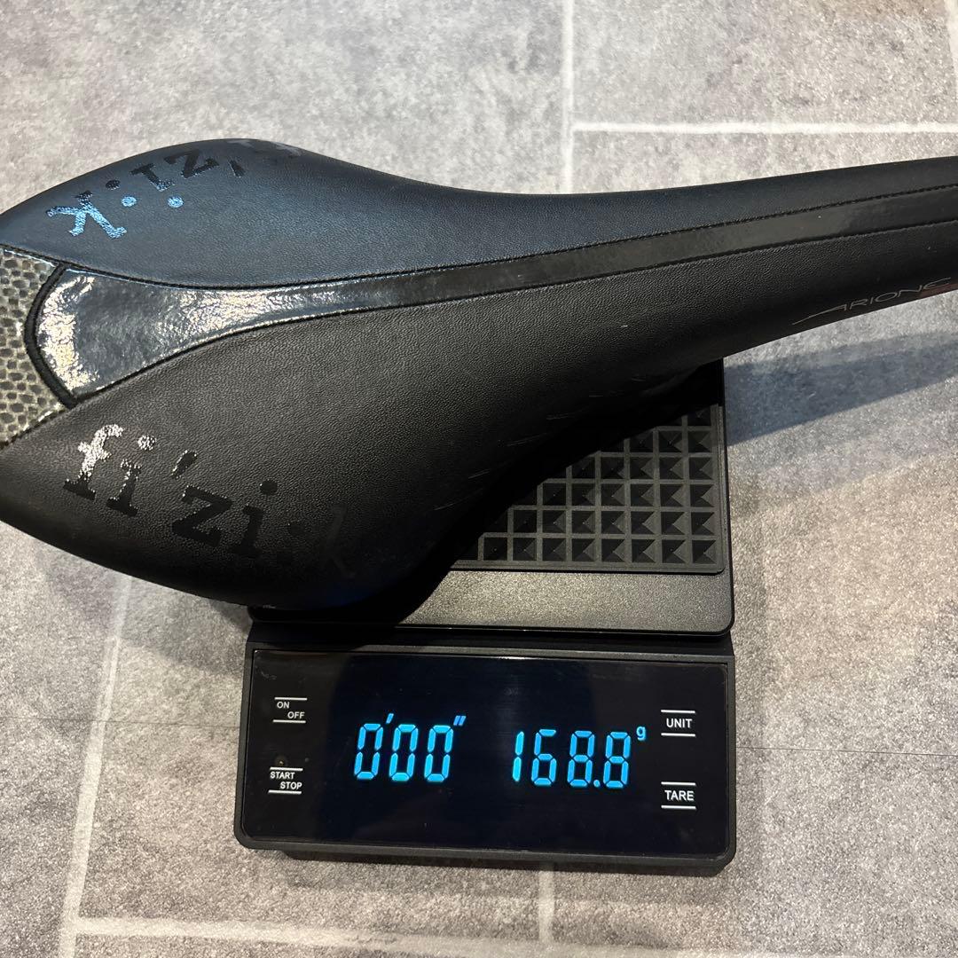 fi'zi:k フィジーク fizik アリオネ ARIONE カーボン