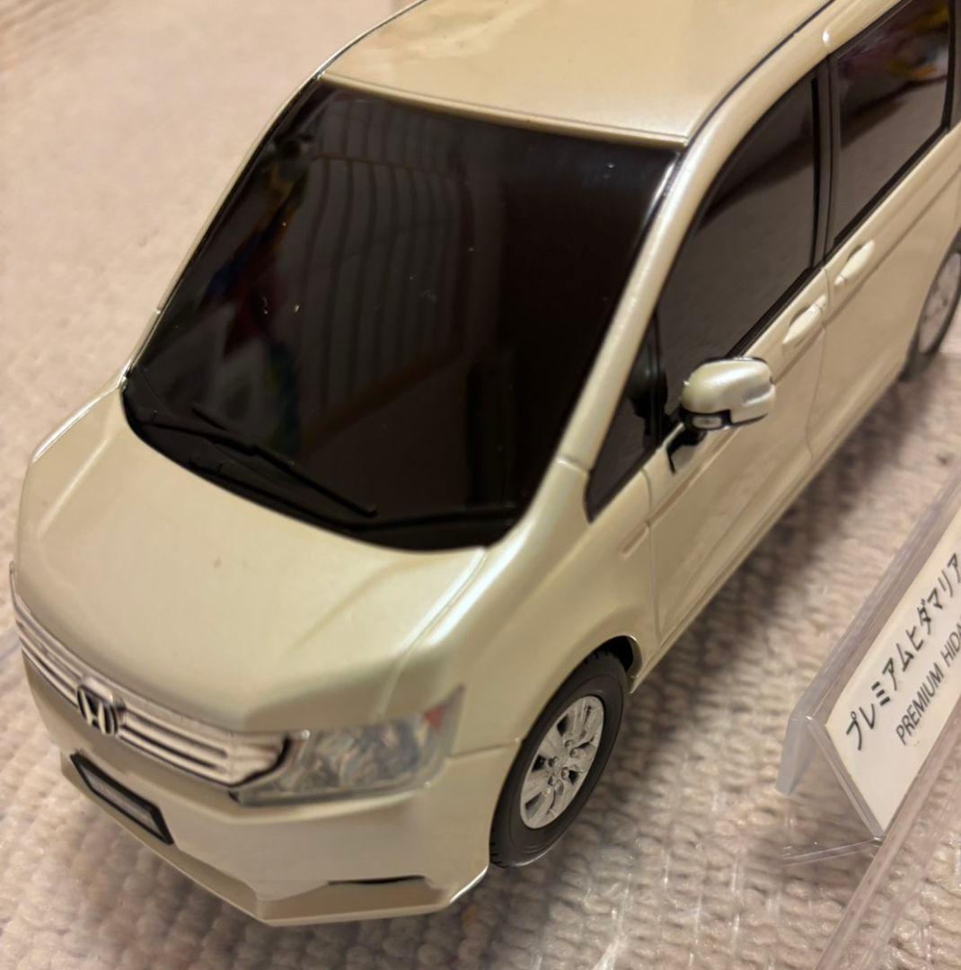ホンダカラーサンプル ステップワゴンRK プレミアムヒダマリアイボリーパール