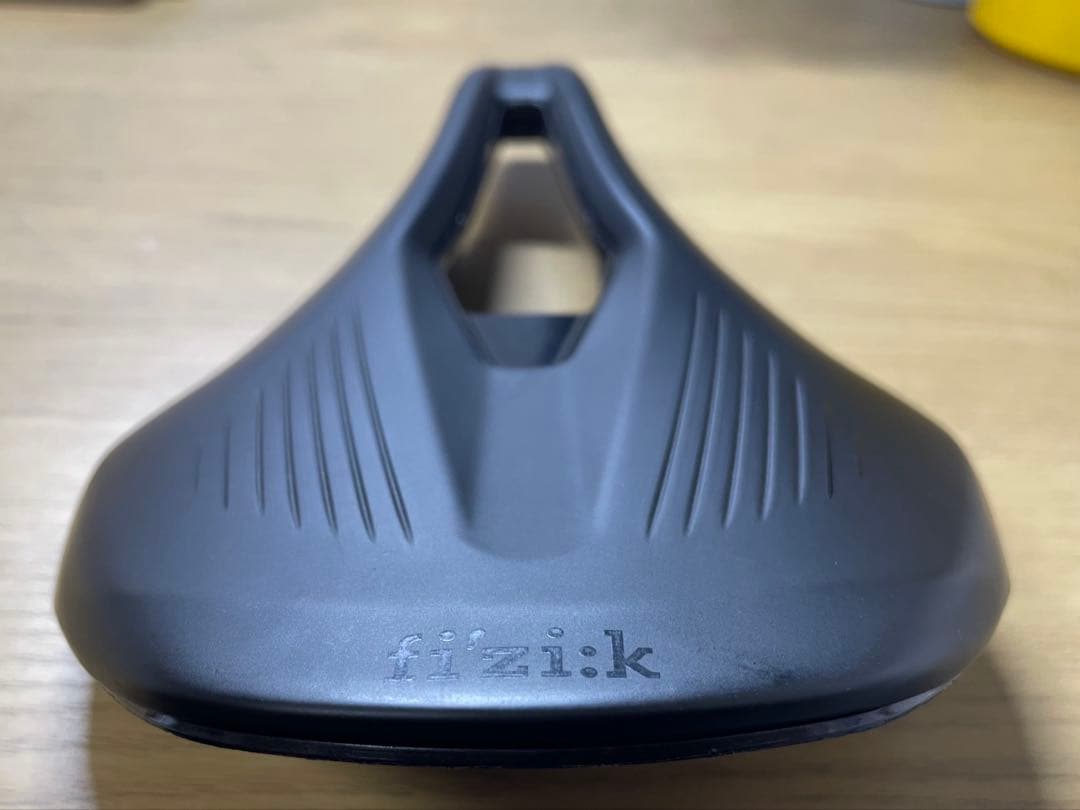 fizik サドル VENTO カーボンレール 150mm