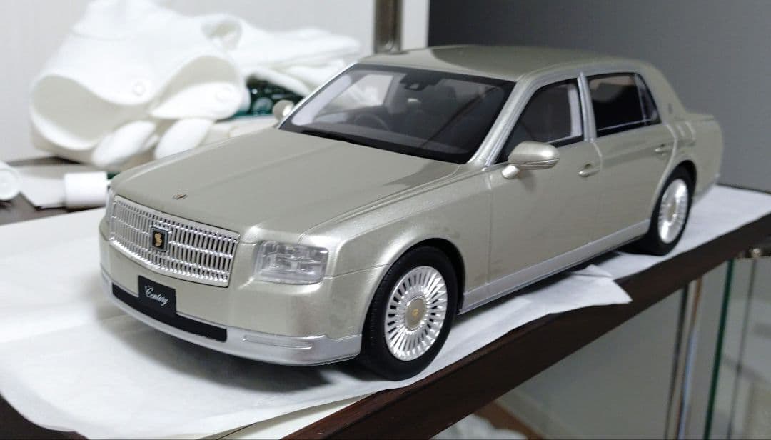 1/18 トヨタ センチュリー シルバー