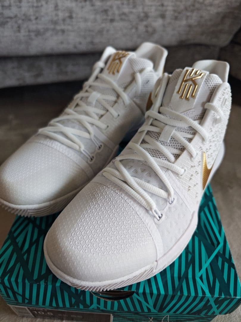 未使用　Nike Kyrie 3 tokyo 　ホワイト/ゴールド 28.5cm