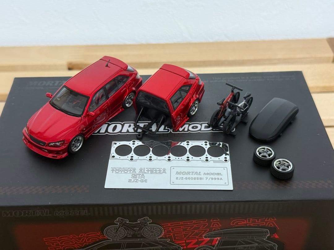 Mortal model 1/64トヨタ ALTEZZA GITA (赤）