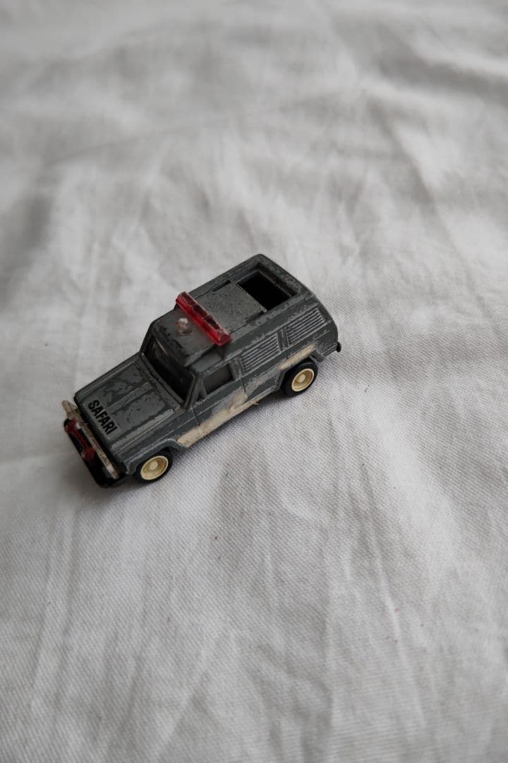 サファリ ミニカー グレー