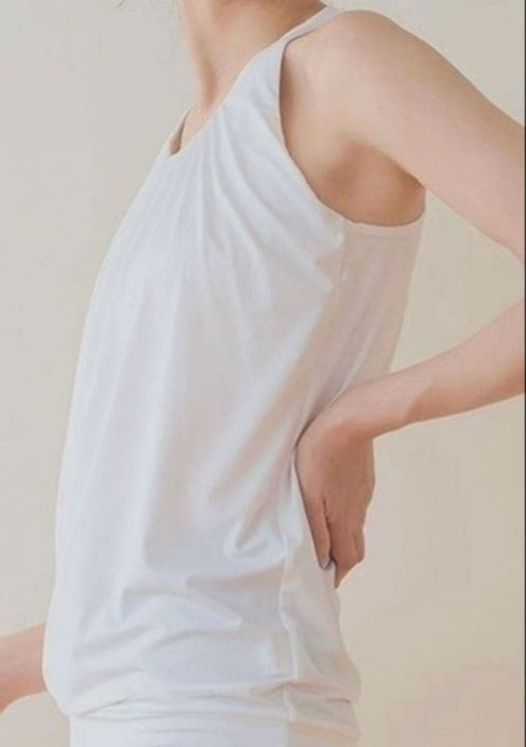 【新品タグ付き】【SUKALA】フロントギャザータンクトップ　Ｓサイズ