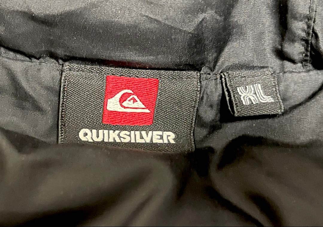 美品！Quiksilver ・迷彩 ・スノーボードウェア