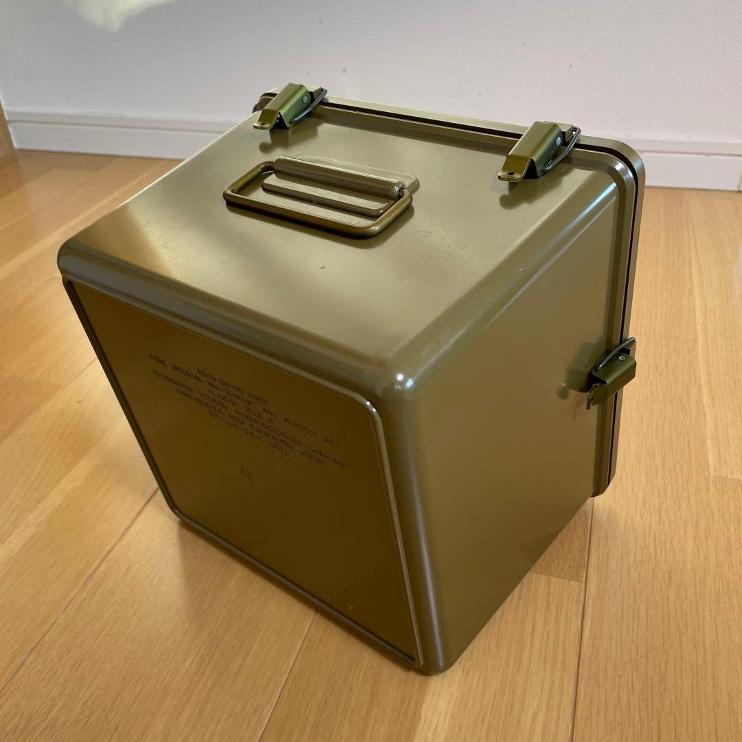 米軍実物　払い下げ　ファーストエイド・キットBOX 人気商品！1996年製