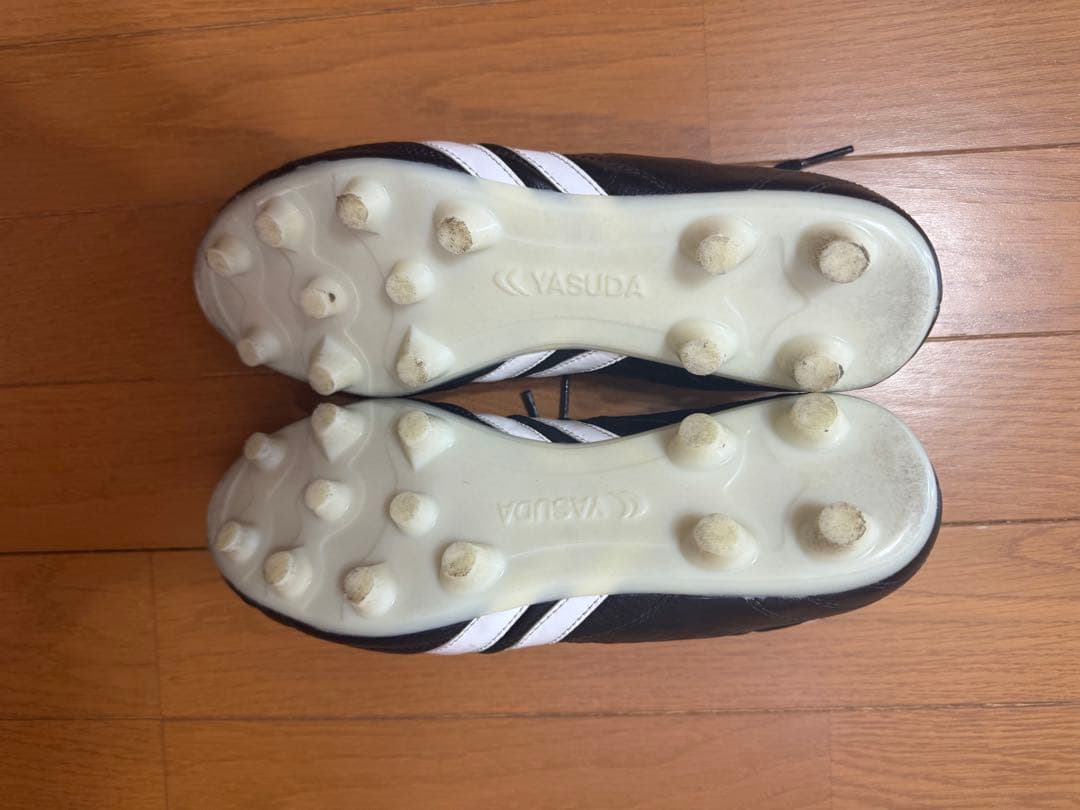 【超お買い得 】YASUDA サッカーシューズ ブラック/ホワイト　早いもの勝ち