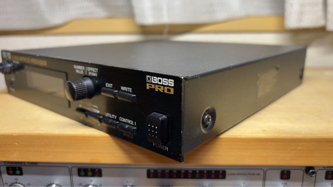 BOSS SE-70 スーパーエフェクトプロセッサー
