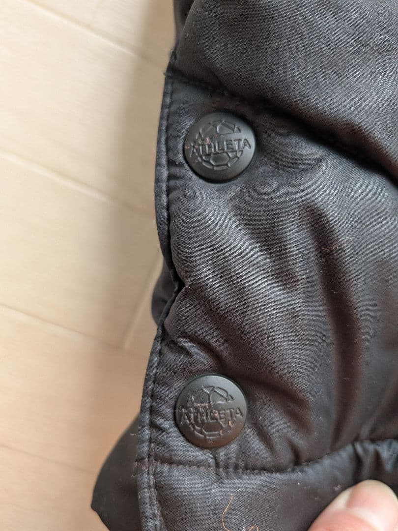 ATHLETA　子ども ブラック カモフラージュ サッカー　ベンチコート 140