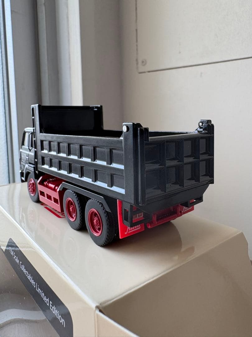 DBGT 1/64 日野 スーパードルフィン ダンプ トラック ミニカー　モデル