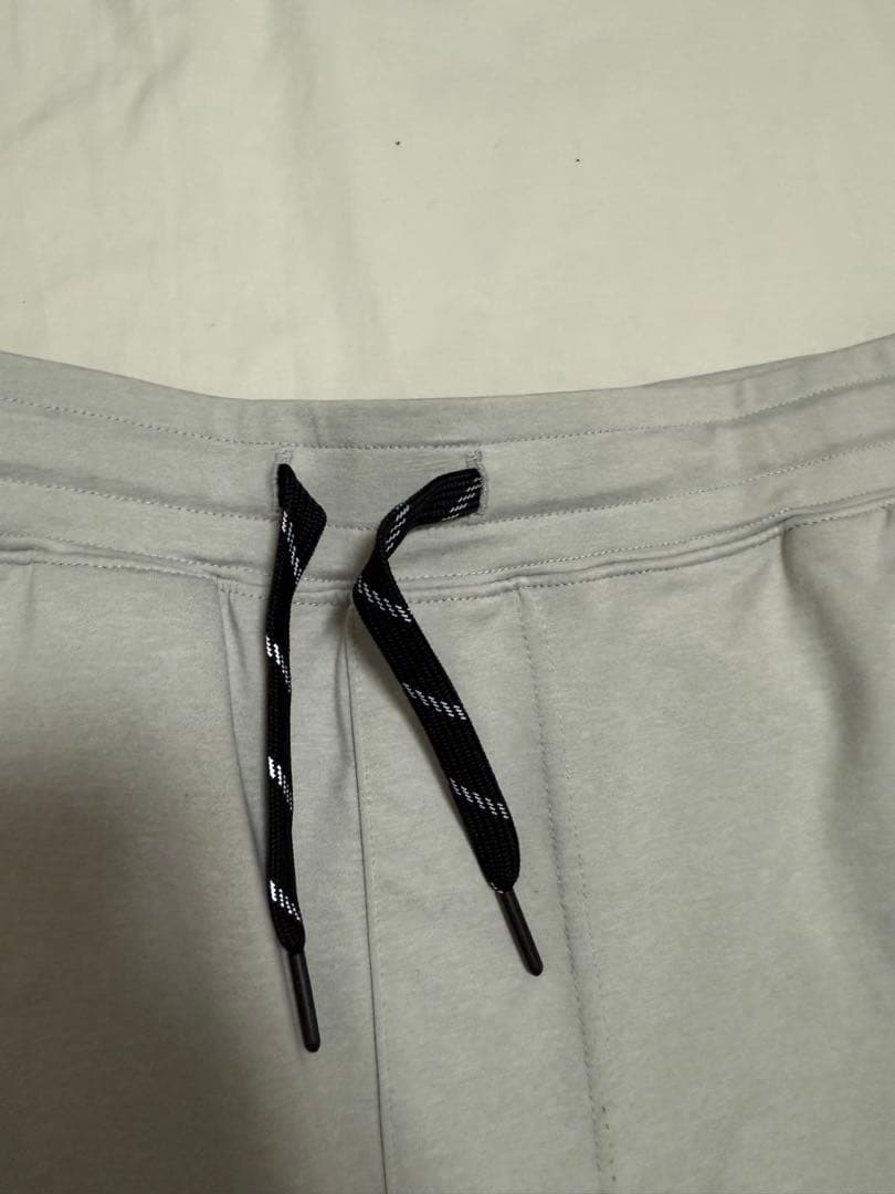 未使用品 UFC GYM ショートパンツ グレー 男性用 XLサイズ