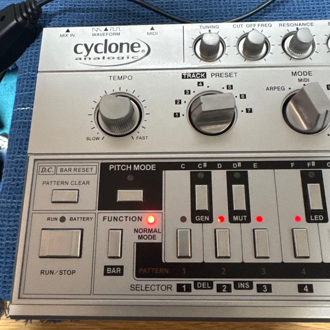 【美品】Cyclone TT-303 Bass-Bot