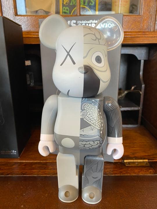 カウズ400 メディコムトイ　ベアブリック400　フィギュア　kaws 本物