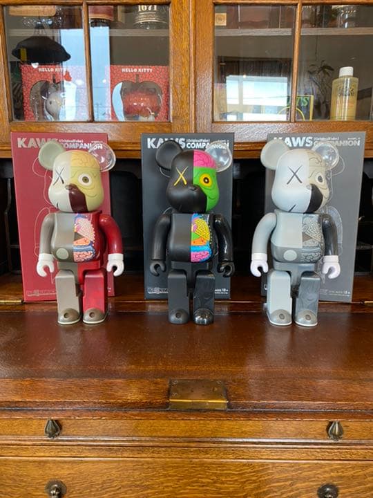 カウズ400 メディコムトイ　ベアブリック400　フィギュア　kaws 本物