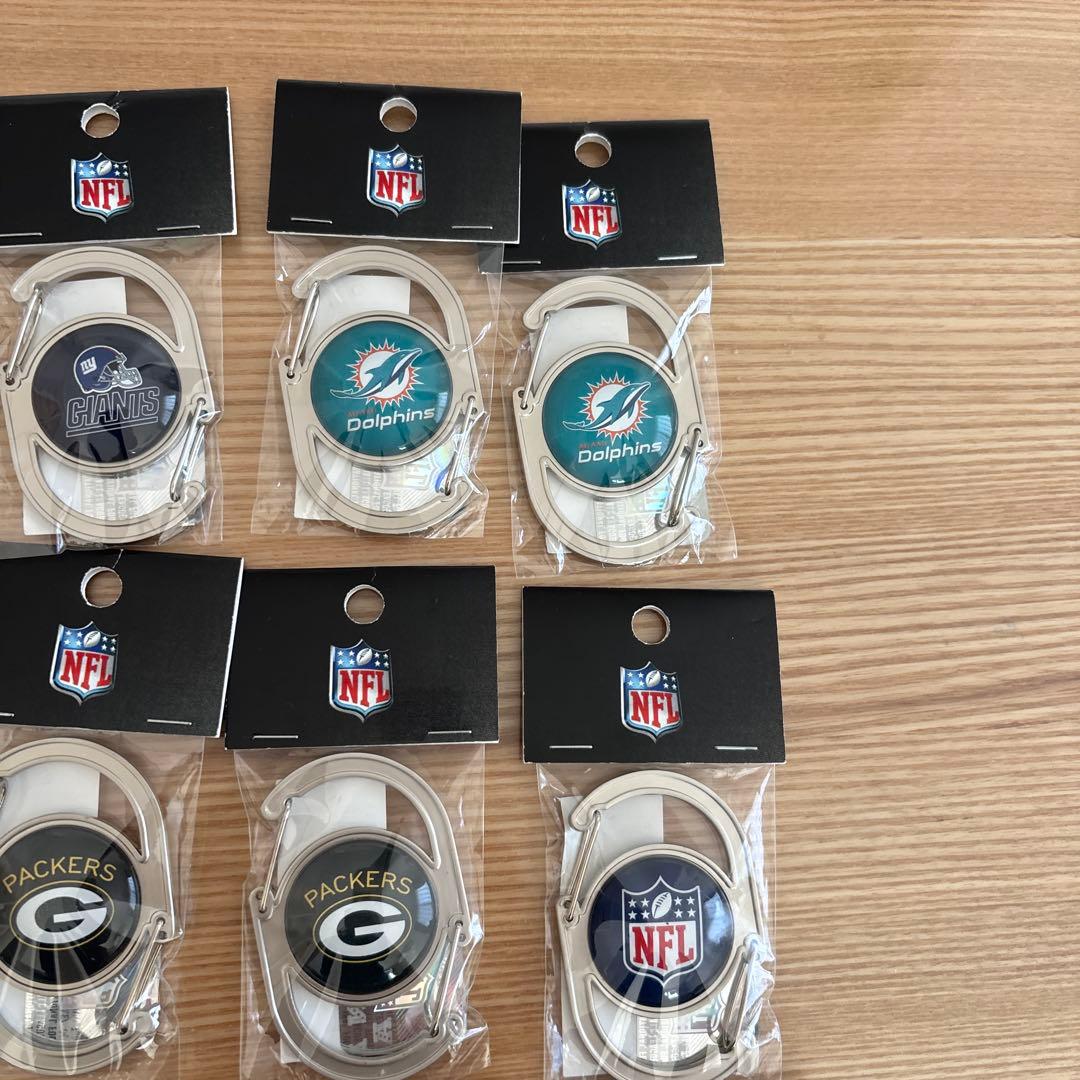 30個　アメリカンフットボール　NFL カラビナ　ピンバッジ　定価52,800円