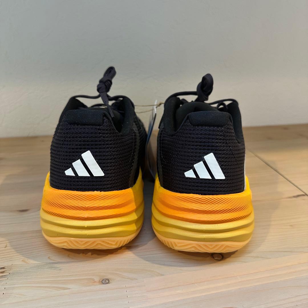 adidas テニスシューズ
