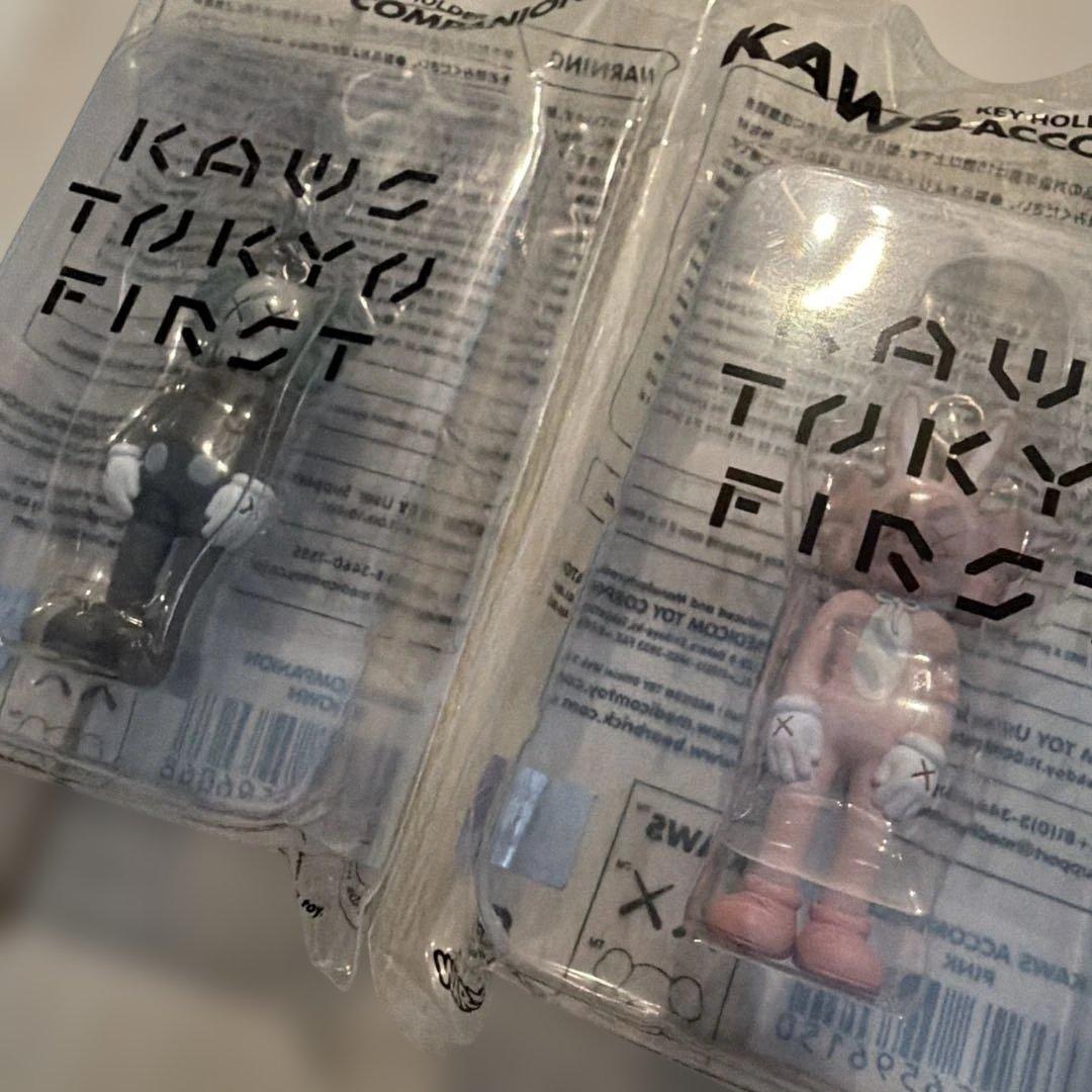KAWS TOKYO FIRST キーホルダー 2点セット