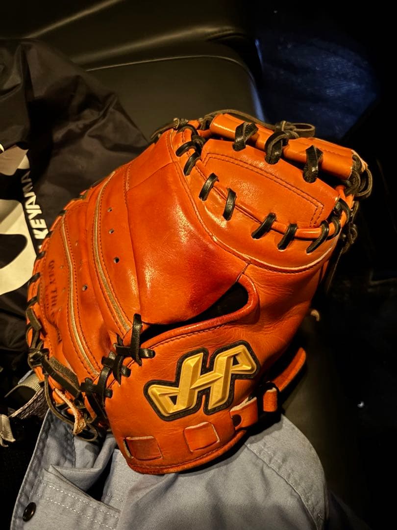 高校野球のスタートに美品プロ仕様ハタケヤマ硬式ミット 元値７万円。 即使用可能。