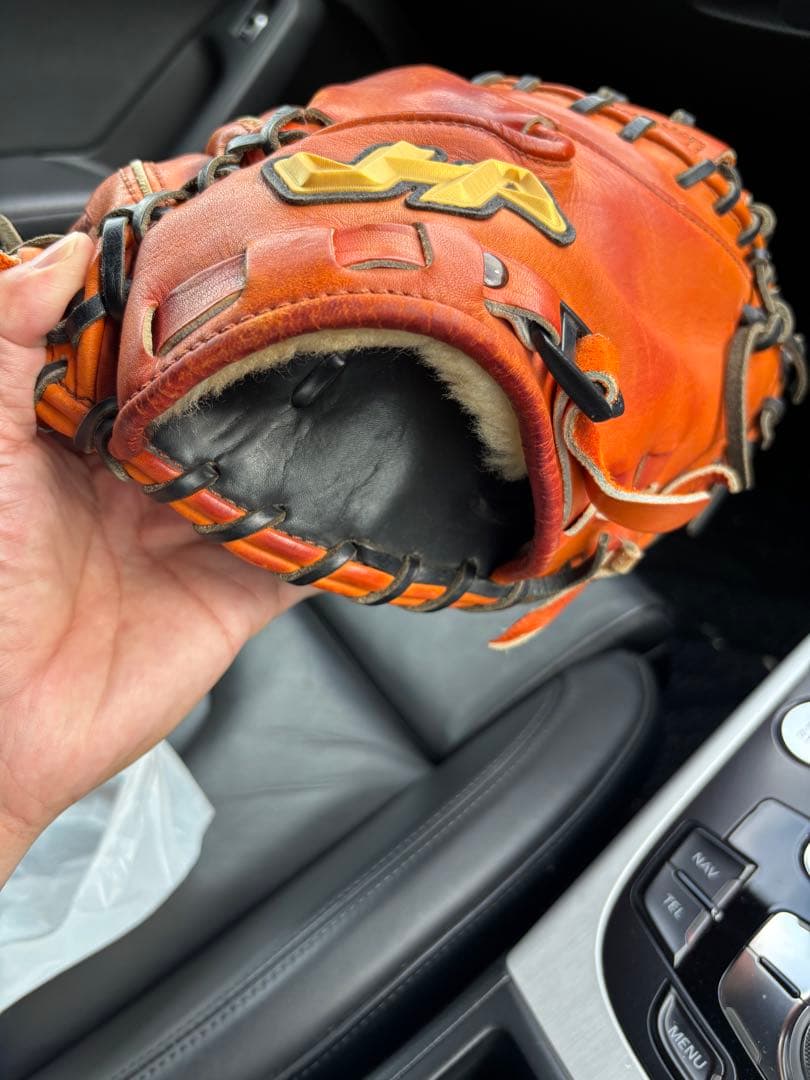 高校野球のスタートに美品プロ仕様ハタケヤマ硬式ミット 元値７万円。 即使用可能。