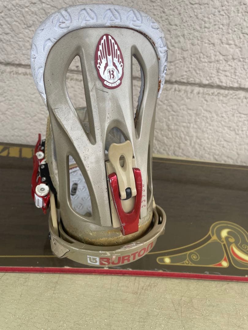 【リユース品】BURTON バートン　スノボー板　ビンディング付　146ｃｍ