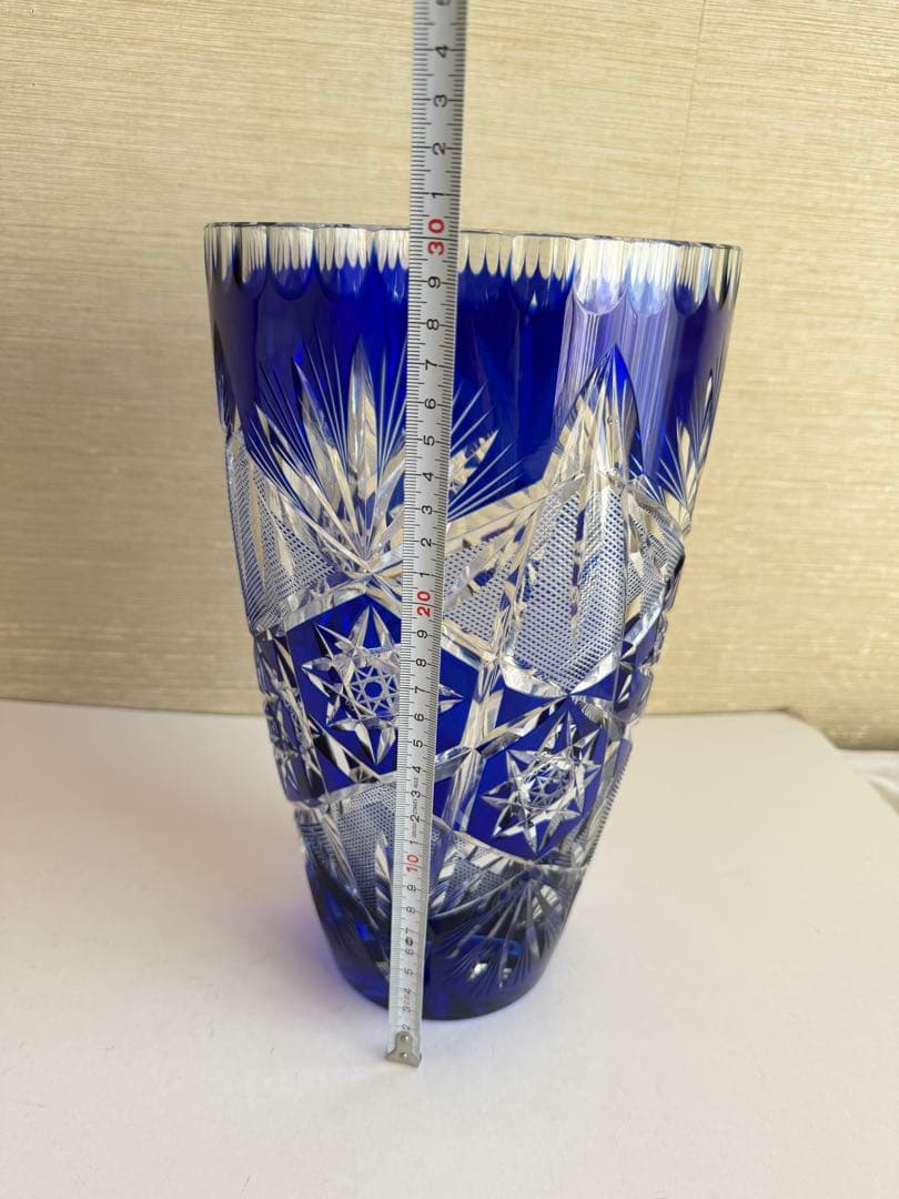 色被せ切子の大型花器（フラワーベース）