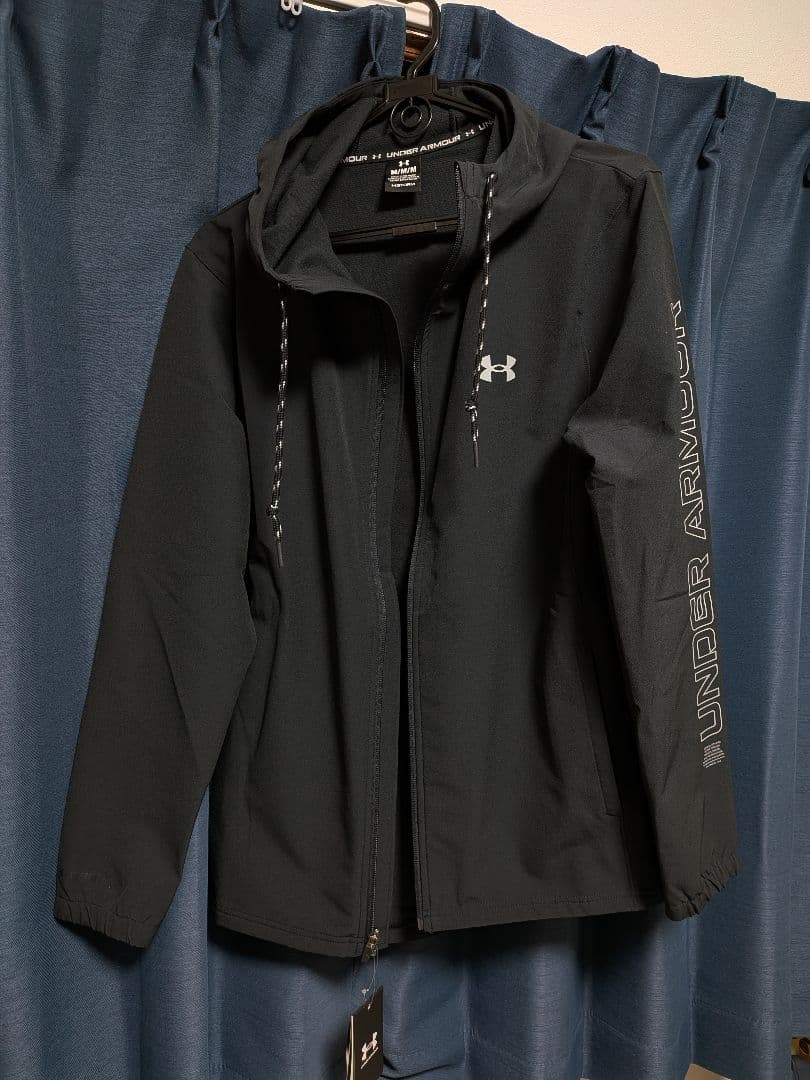 【新品】UNDER ARMOUR ブラック ウィンドブレーカー