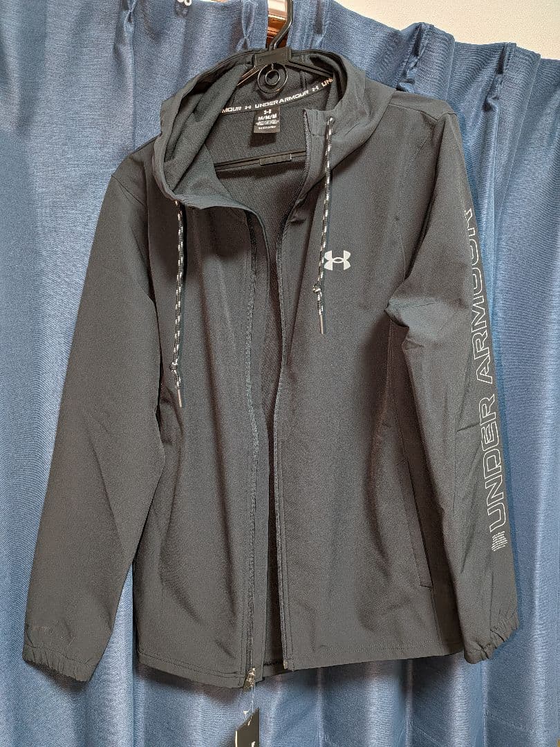 【新品】UNDER ARMOUR ブラック ウィンドブレーカー
