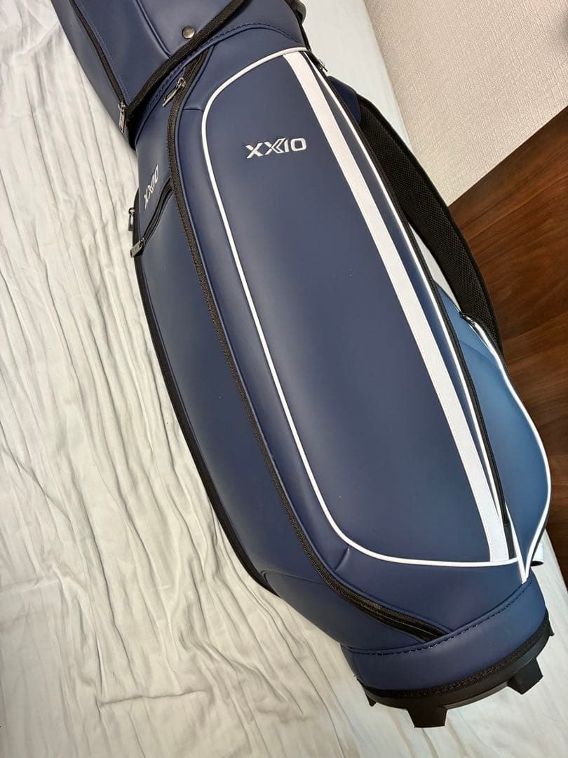 美品　XXIO キャディバッグ　ネイビー／ホワイト