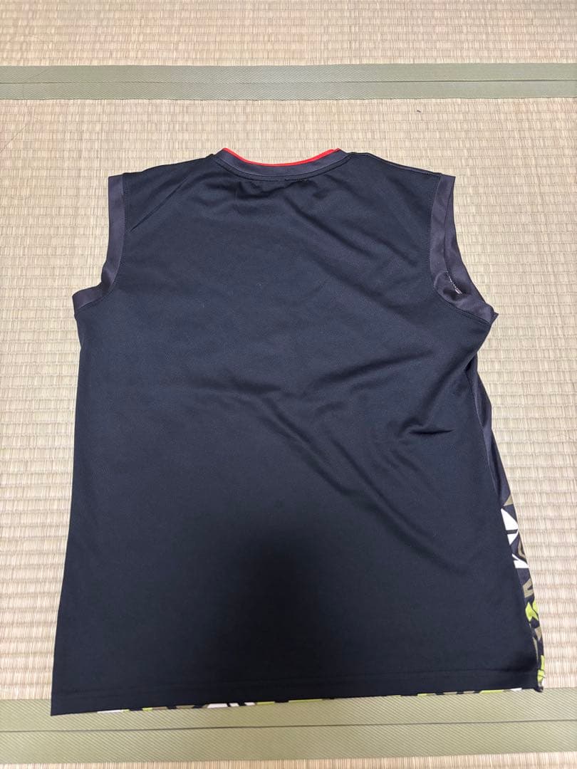 YONEX ノースリーブTシャツ