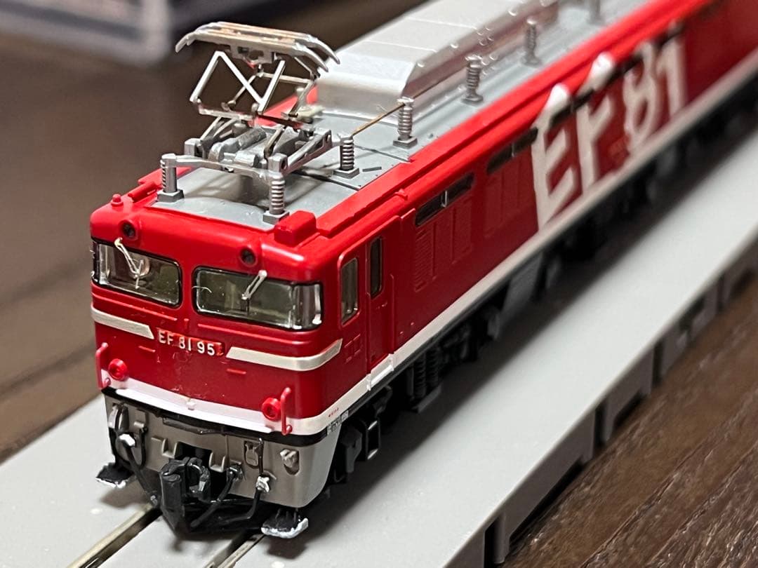 TOMIX 9145 JR EF81形電気機関車（95号機・レインボー塗装）