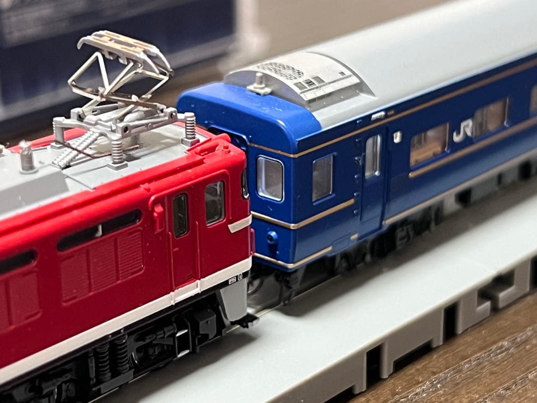TOMIX 9145 JR EF81形電気機関車（95号機・レインボー塗装）
